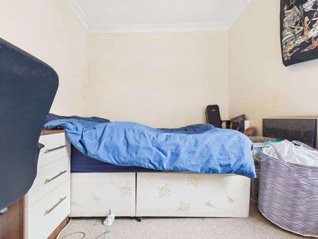 St Georges Road, Brighton, BN2 - Photo 2