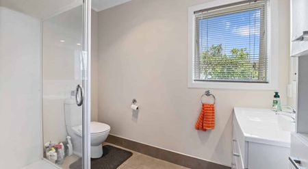 Central Three Bedroom Home - Photo 5