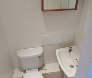 Studio Flat, Sulgrave Road, W6 - Photo 5