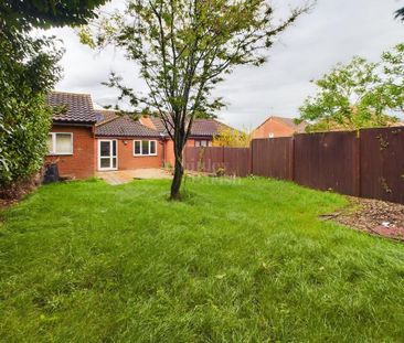 3 bedroom semi-detached bungalow to rent - Photo 4