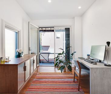 Expansive 249 sqm Three Bedroom Residence - Offered Unfurnished - Photo 3