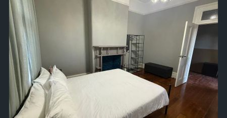 Quiet street, Spacious bedroom for renting - Photo 4