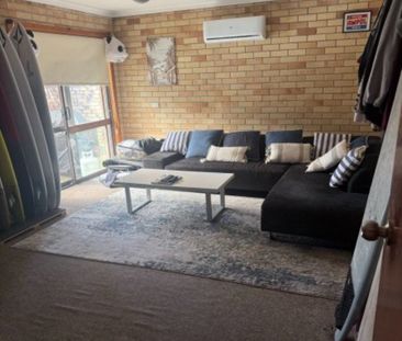 Broadbeach Waters - Photo 2