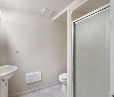 For Lease - 21 Chalmers Street, St. Catharines, Ontario - Photo 5