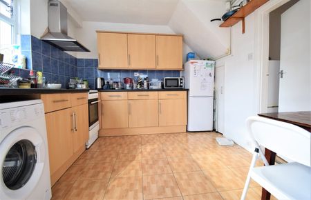 Room in a Shared House, Carlisle Avenue, W3 - Photo 2