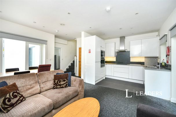 3 bedroom house to rent Chestnut Close, Princes Road, Brighton, BN2 - Photo 1