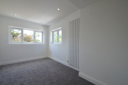 3 bedroom Semi-detached house to rent - Photo 4