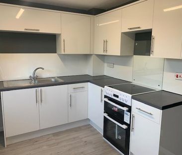 2 bedroom end of terrace house to rent - Photo 3