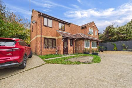 3 bedroom detached house to rent - Photo 2