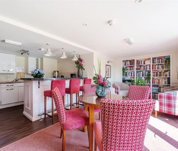 Stokes Lodge, Camberley, Surrey - Photo 6