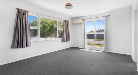 Comfortable 3-Bedroom Home – Lawns Included! Halswell - Photo 5