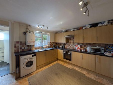 4 bedroom terraced house to rent - Photo 5