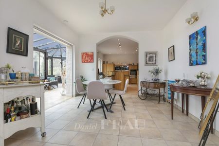 Location maison, Crespières, 10 pièces, 349.57 m², ref 85152185 - Photo 3