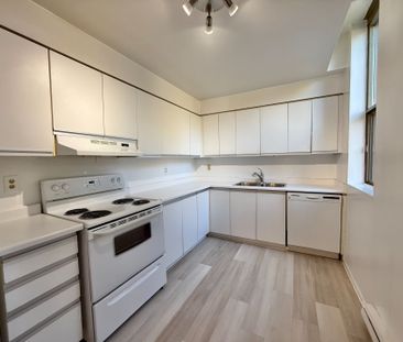 For Lease - 2760 Carousel Crescent Unit# 102, Blossom Park - Airpor... - Photo 4