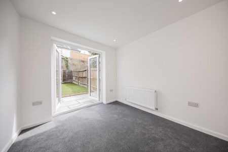 3 bedroom terraced house to rent - Photo 2