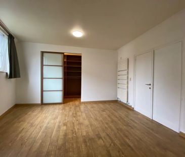 Ruim één-slaapkamerappartement te Halle-centrum - Photo 3