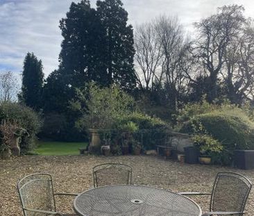 Large bedroom with private shower room, Free parking & health club ... - Photo 2