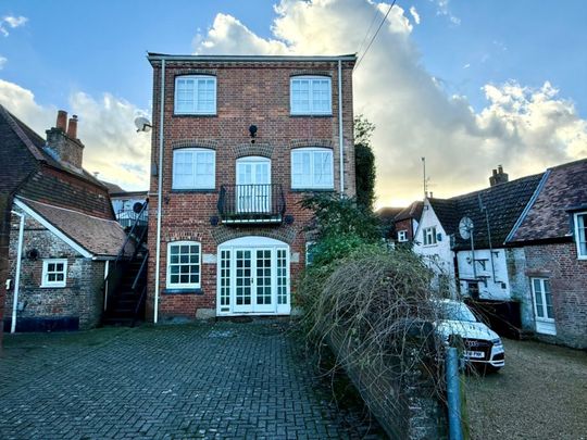 1 Bedroom Flat / Apartment - Bank Street, Bishops Waltham - Photo 1