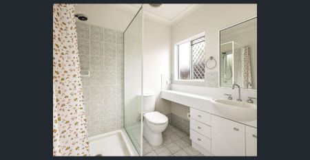 Charming 3 Bed, 2 Bath Home in Prime Smithfield Location - Photo 3