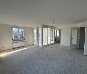 Frisch sanierte 2-Zimmer-Wohnung mit Wintergarten, Tiefgarage und A... - Photo 1