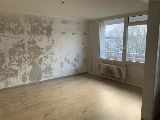 Hier macht Wohnen Spaß! 3-Zimmer-Wohnung mit neuem Laminatboden. - Photo 1