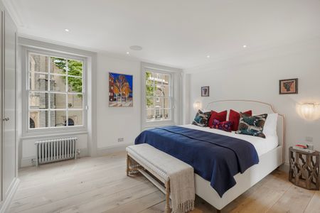Two-bedroom pied de terre in Knightsbridge - Photo 4