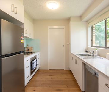 Contemporary Three Bedroom Townhouse With Elevated Outlook - Photo 5