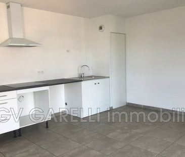 Location Appartement 3 pièces 57m² TOULON 83000 - Photo 2