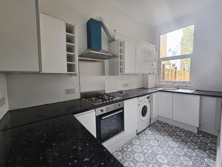 3 bedroom flat to rent - Photo 2