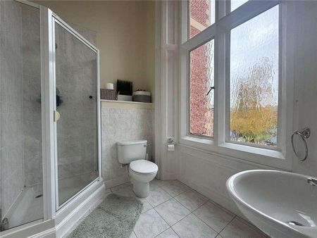 Royal Earlswood Park, Redhill, Surrey, RH1 - Photo 3