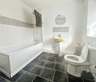 2 bedroom property to rent - Photo 1