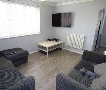 Howard Close Waltham Abbey, EN9 - Photo 1