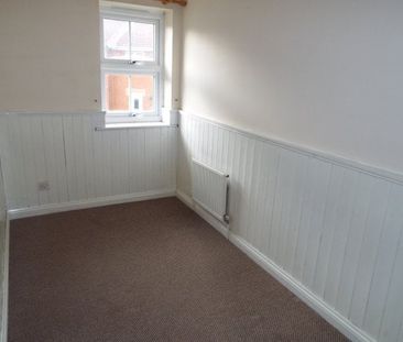 LANGDON HILLS, BASILDON - Photo 2