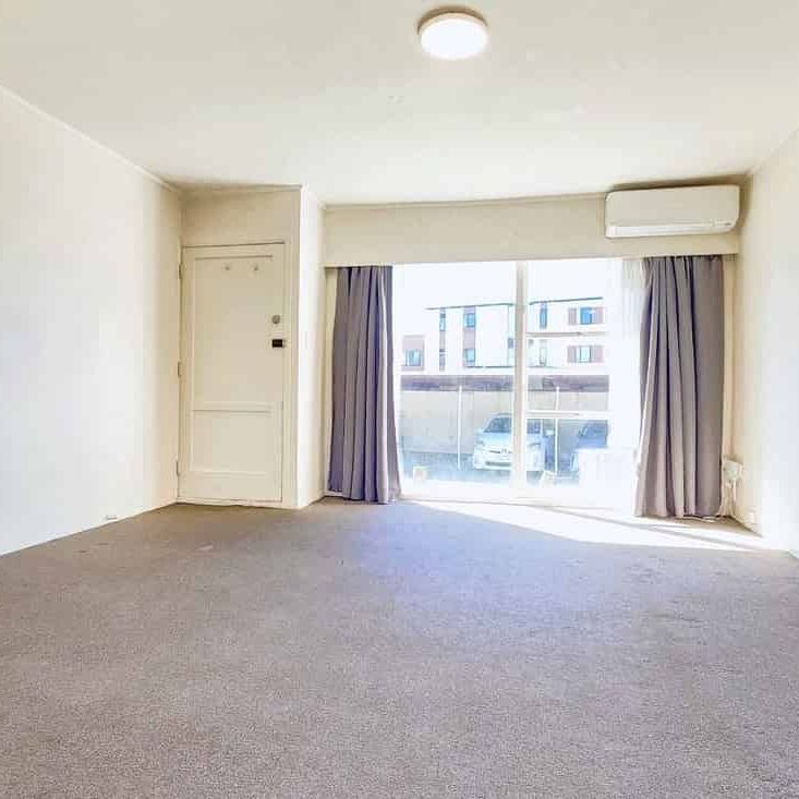 Solid brick-and-tile home, 2- Bedroom, 1-Bathroom - Photo 1