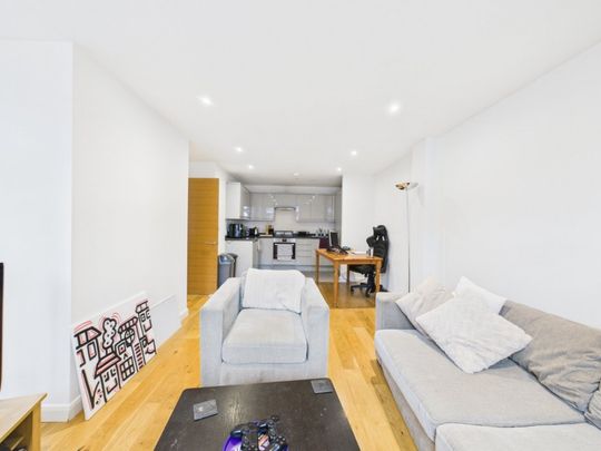 The Courtyard, High Street, Staines-Upon-Thames,TW18 - Photo 1