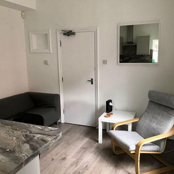 5 bedroom semi-detached house to rent - Photo 1