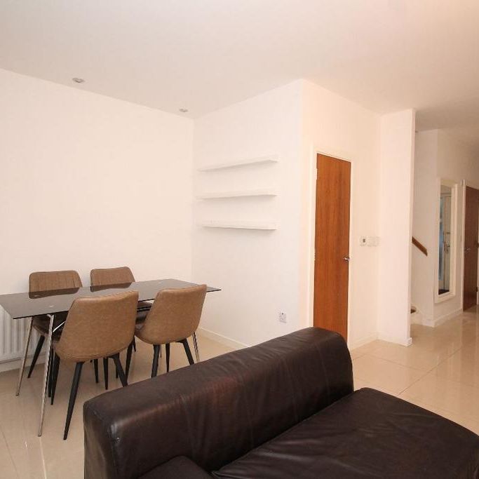 4 bedroom terraced house to rent - Photo 1