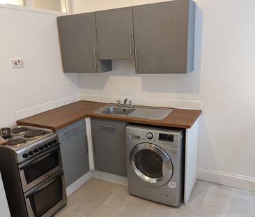 2 Bed Flat, Fishponds Road, BS5 - Photo 2