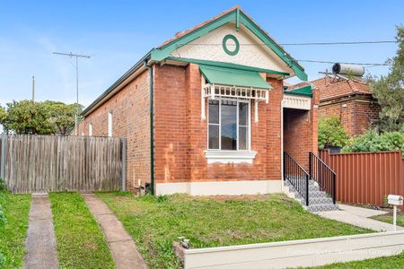 reestanding Federation Home in Prime Campsie Location - Photo 5