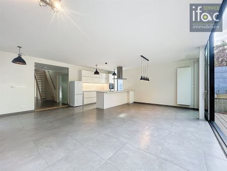 Uitstekend gelegen woning met 4 slaapkamers en 2 badkamers - Photo 2