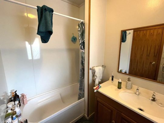 Prime city location - seven-bedroom student rental - Photo 1
