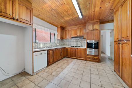 Superb Location & Space! - Photo 4