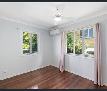 Charming, Spacious & Ideally Located – The Perfect Place to Call Home - Photo 1