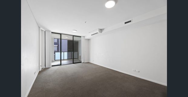 Oversized Two Bedroom Apartment! - Photo 1