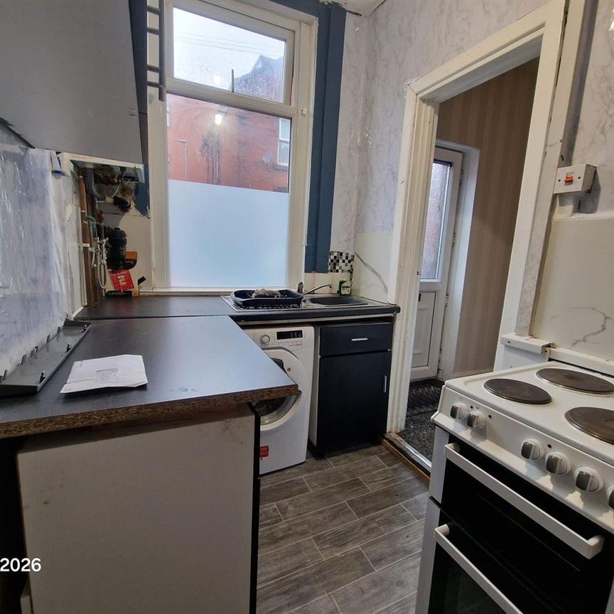 Woodview Street, Leeds - Photo 1