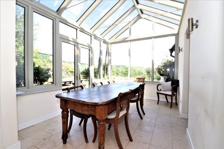 4 bedroom semi-detached house to rent - Photo 4