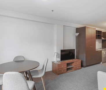 Stunning 2 Bedroom in City - Photo 4