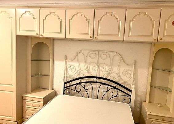 1 bedroom in a flat share to rent - Photo 1