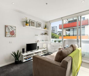 Light-Filled South Yarra Living Moments from Chapel Street - Photo 5