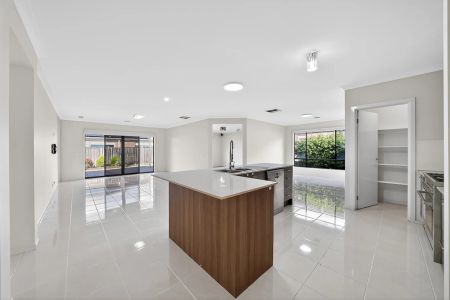 NORTH FACING FAMILY RESIDENCE - Photo 5